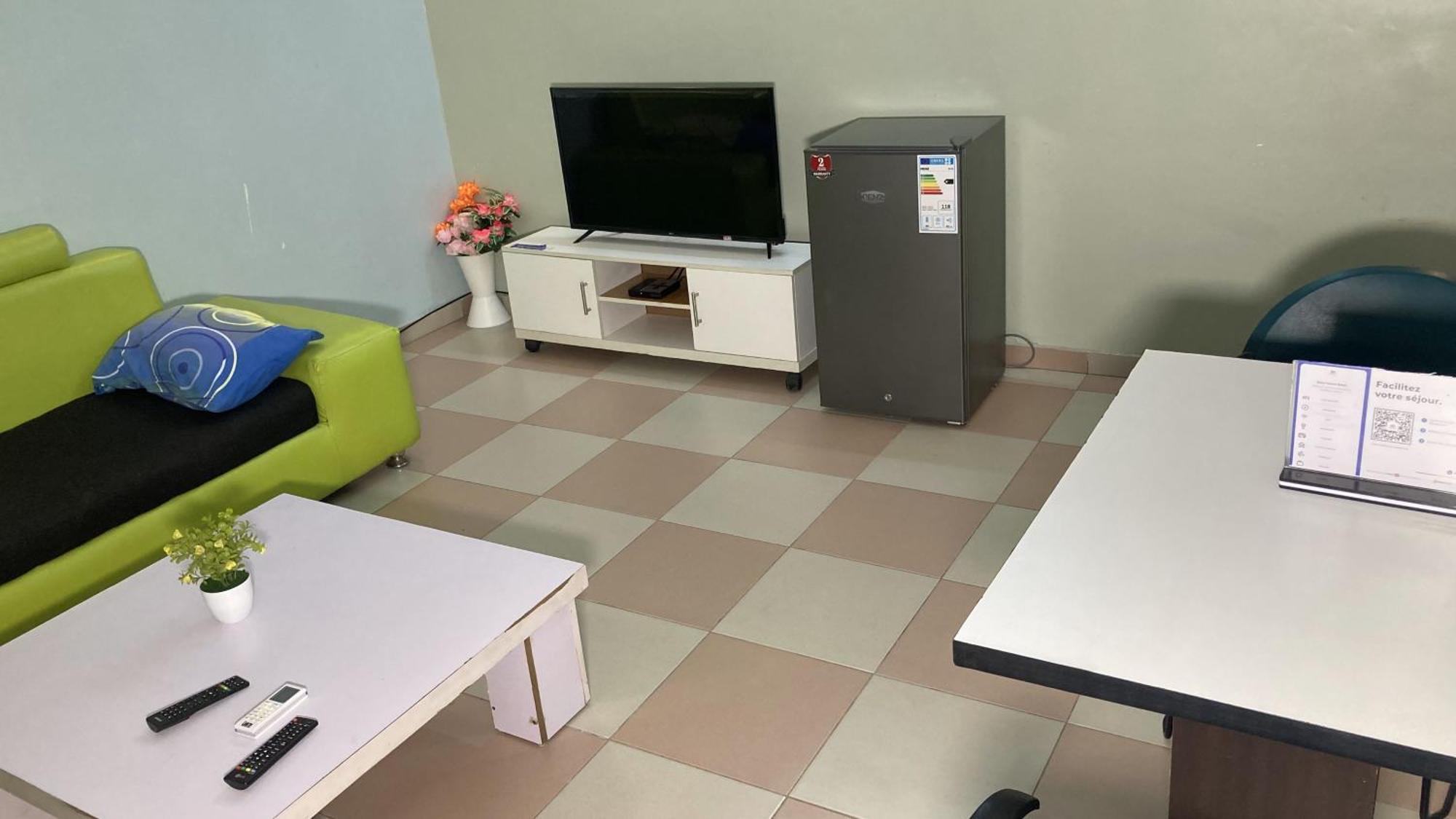 Residence Maryhouse - Free Breakfast And Taxi From Airport Cotonou Exteriör bild