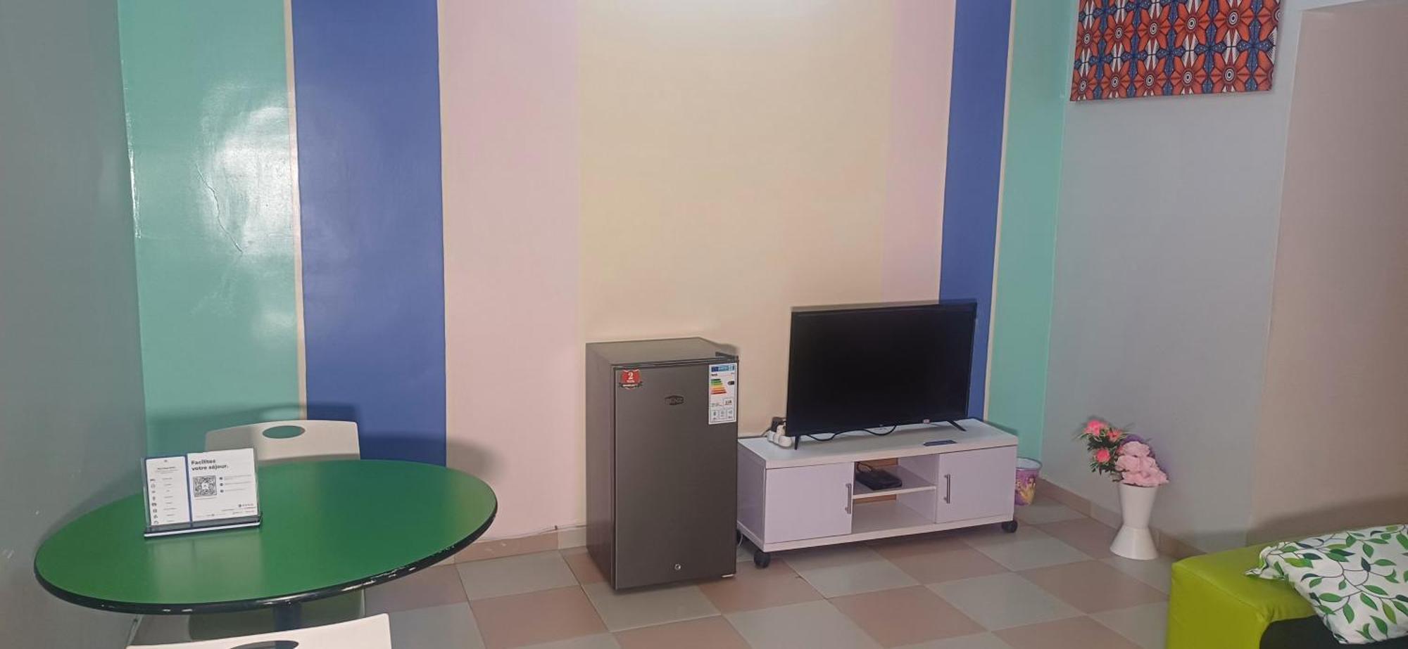 Residence Maryhouse - Free Breakfast And Taxi From Airport Cotonou Exteriör bild